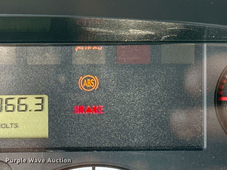 image for item EG5731 2013 Freightliner Business Class M2 Crew Cab flatbed truck