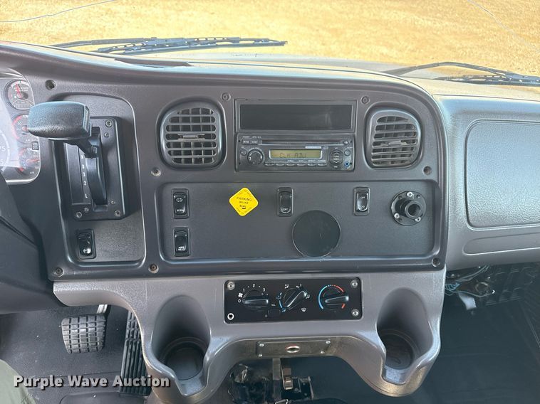 image for item EG5731 2013 Freightliner Business Class M2 Crew Cab flatbed truck