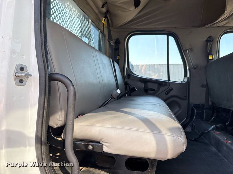 image for item EG5731 2013 Freightliner Business Class M2 Crew Cab flatbed truck