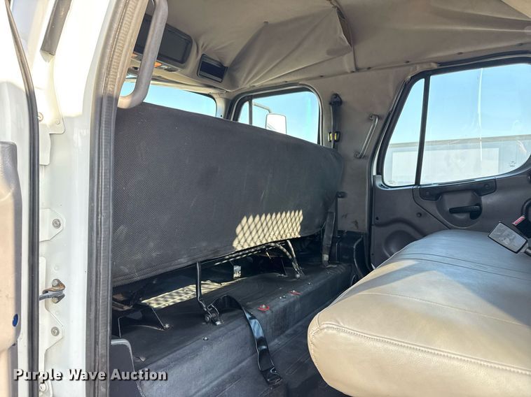 image for item EG5731 2013 Freightliner Business Class M2 Crew Cab flatbed truck