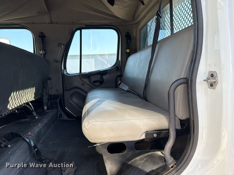 image for item EG5731 2013 Freightliner Business Class M2 Crew Cab flatbed truck