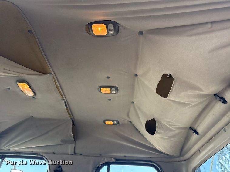 image for item EG5731 2013 Freightliner Business Class M2 Crew Cab flatbed truck