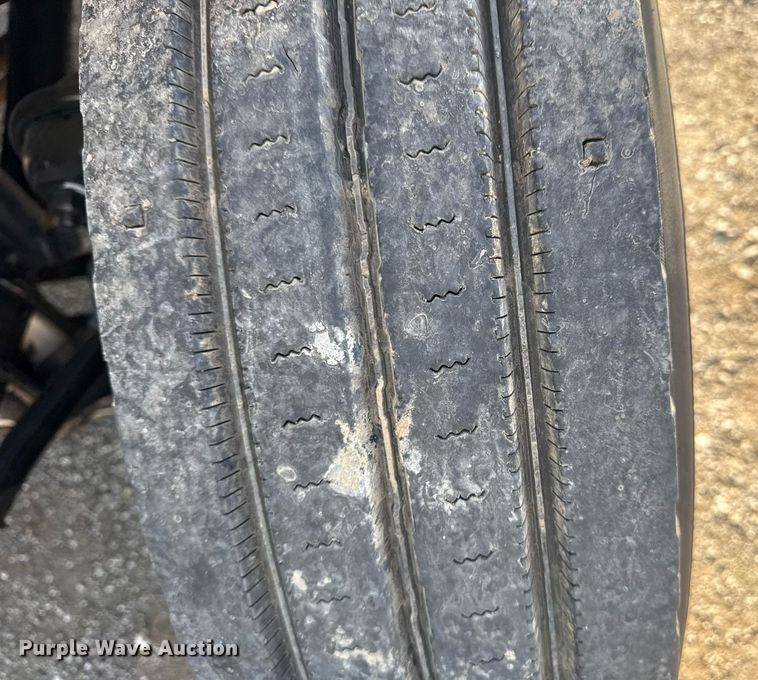 image for item EG5731 2013 Freightliner Business Class M2 Crew Cab flatbed truck