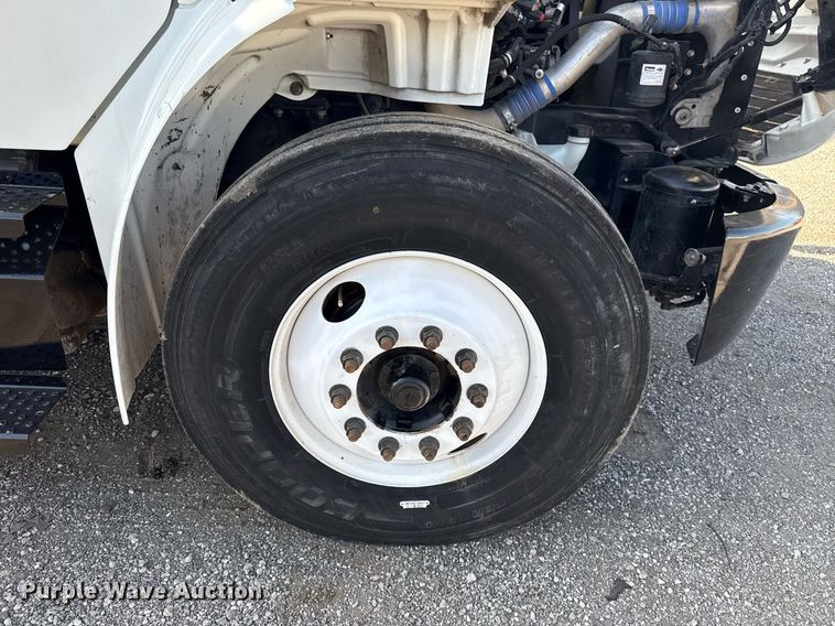 image for item EG5731 2013 Freightliner Business Class M2 Crew Cab flatbed truck