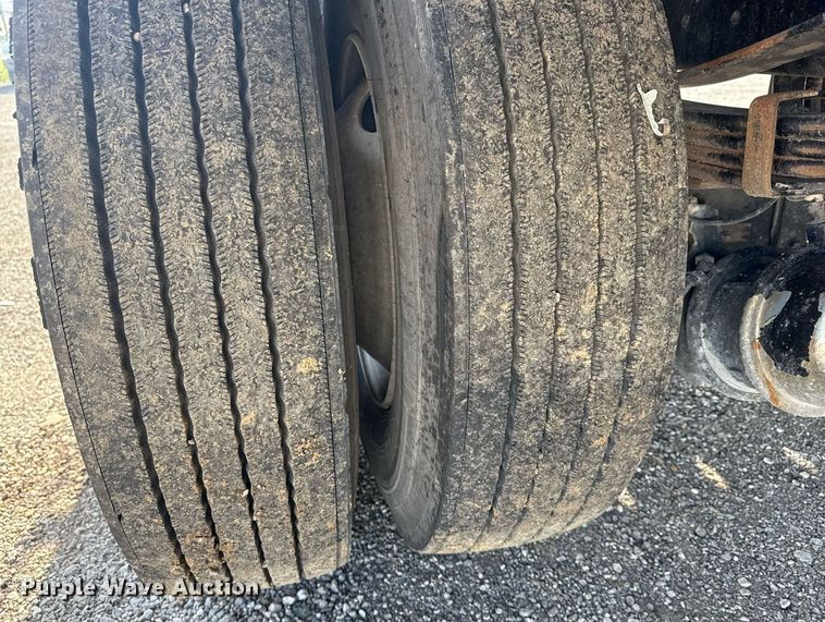 image for item EG5731 2013 Freightliner Business Class M2 Crew Cab flatbed truck