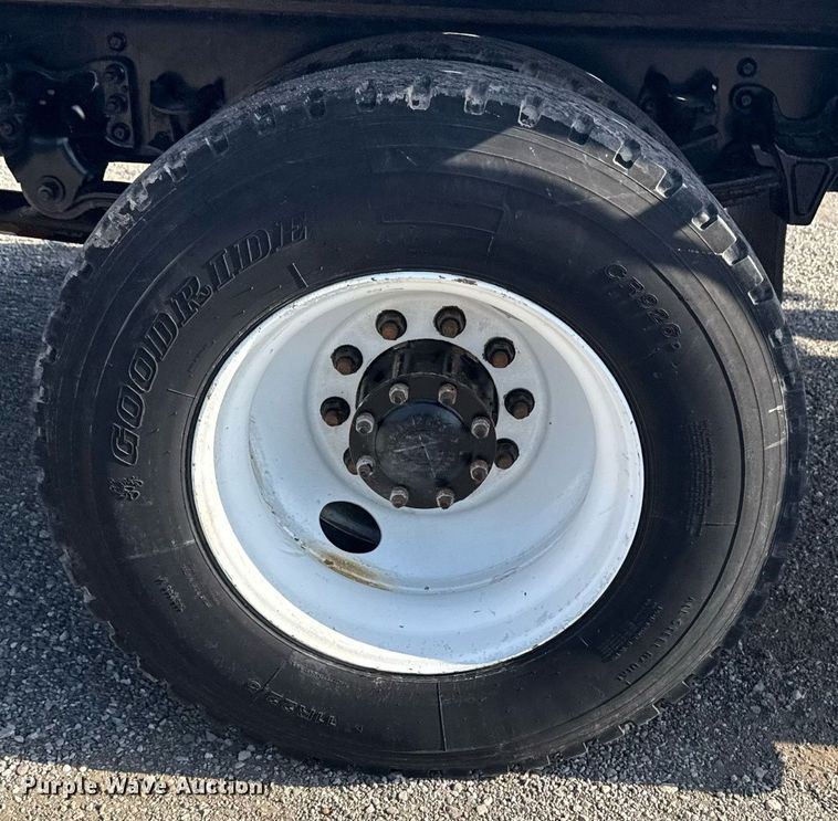 image for item EG5731 2013 Freightliner Business Class M2 Crew Cab flatbed truck