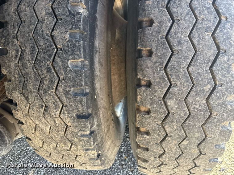 image for item EG5731 2013 Freightliner Business Class M2 Crew Cab flatbed truck