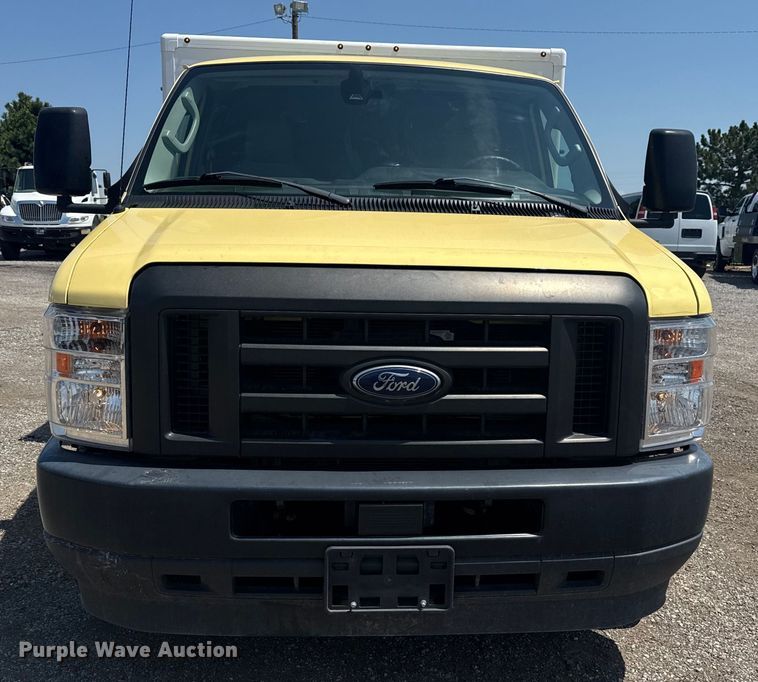 image for item EG6152 2021 Ford E450 Super Duty delivery truck