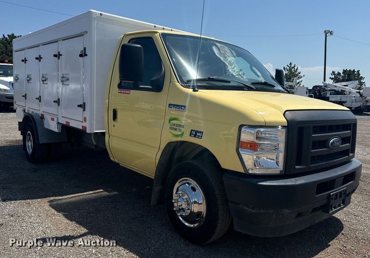 image for item EG6152 2021 Ford E450 Super Duty delivery truck
