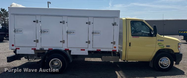 image for item EG6152 2021 Ford E450 Super Duty delivery truck