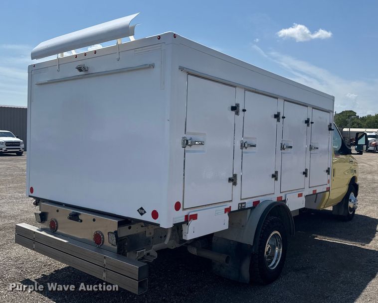 image for item EG6152 2021 Ford E450 Super Duty delivery truck
