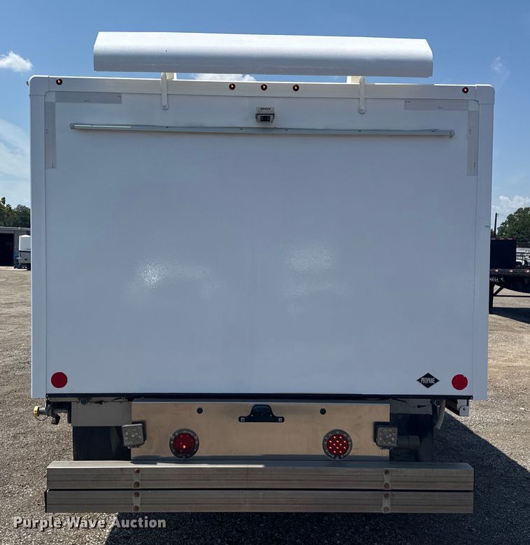 image for item EG6152 2021 Ford E450 Super Duty delivery truck
