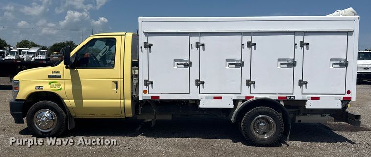 image for item EG6152 2021 Ford E450 Super Duty delivery truck