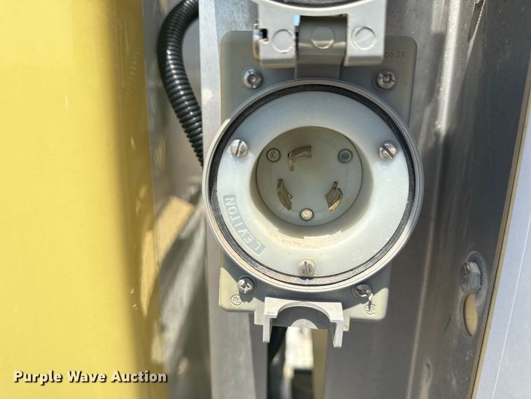 image for item EG6152 2021 Ford E450 Super Duty delivery truck