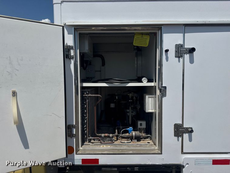 image for item EG6152 2021 Ford E450 Super Duty delivery truck