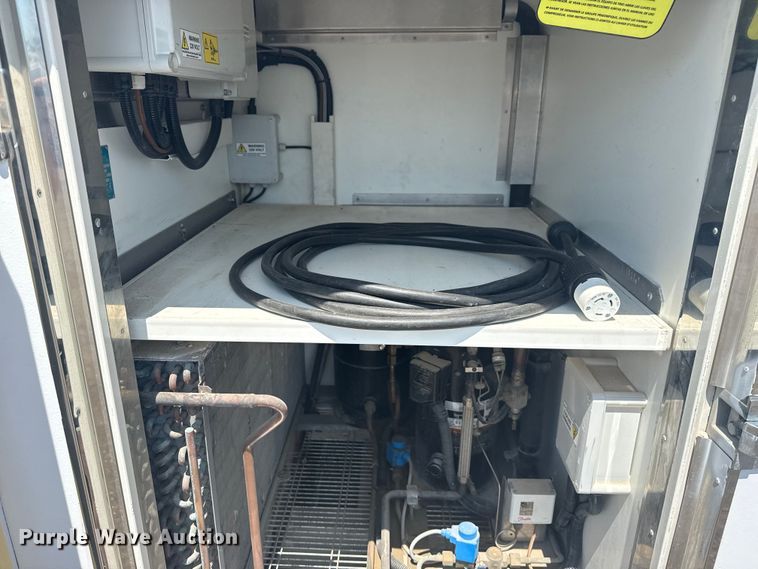 image for item EG6152 2021 Ford E450 Super Duty delivery truck