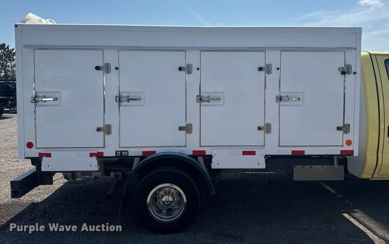 image for item EG6152 2021 Ford E450 Super Duty delivery truck