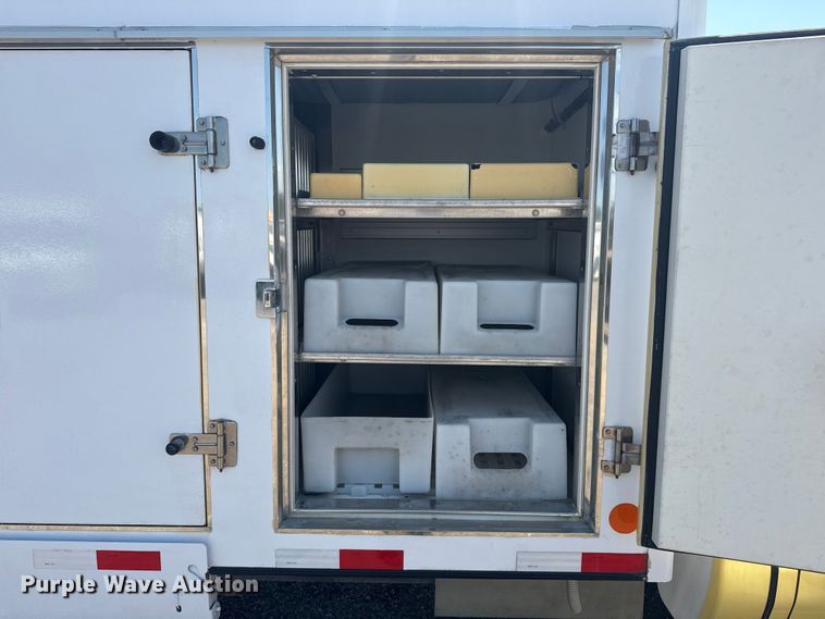 image for item EG6152 2021 Ford E450 Super Duty delivery truck