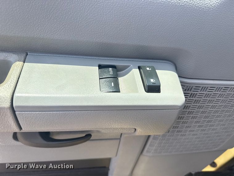 image for item EG6152 2021 Ford E450 Super Duty delivery truck