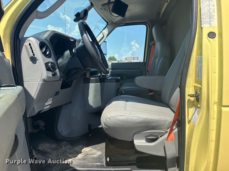 image for item EG6152 2021 Ford E450 Super Duty delivery truck