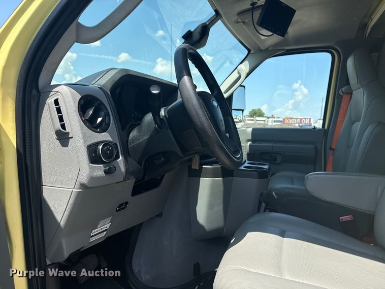 image for item EG6152 2021 Ford E450 Super Duty delivery truck