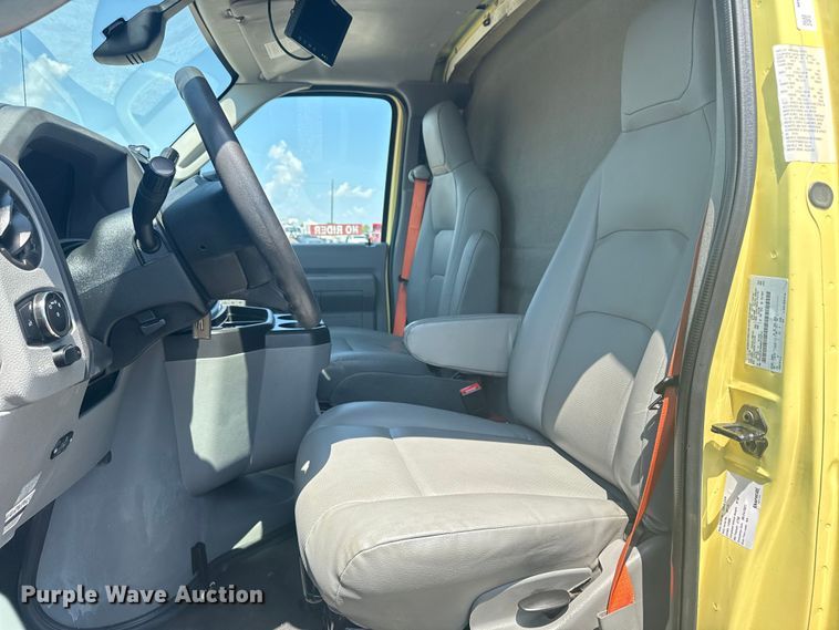 image for item EG6152 2021 Ford E450 Super Duty delivery truck