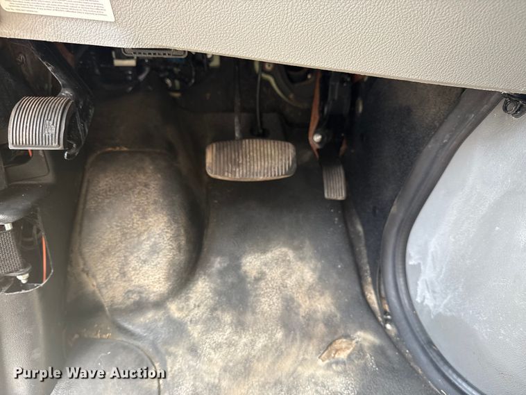 image for item EG6152 2021 Ford E450 Super Duty delivery truck