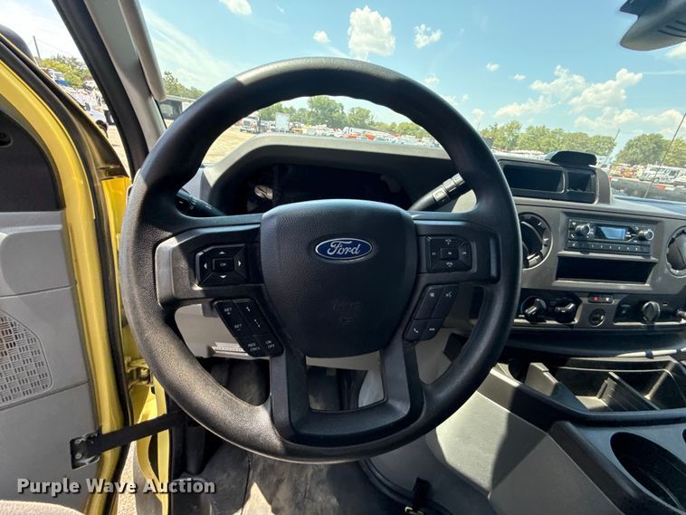 image for item EG6152 2021 Ford E450 Super Duty delivery truck