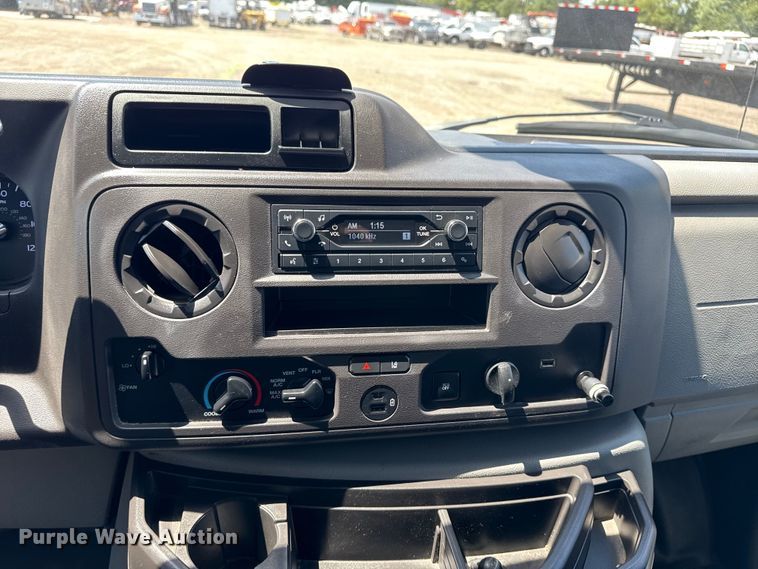 image for item EG6152 2021 Ford E450 Super Duty delivery truck