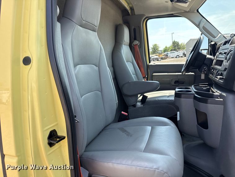image for item EG6152 2021 Ford E450 Super Duty delivery truck