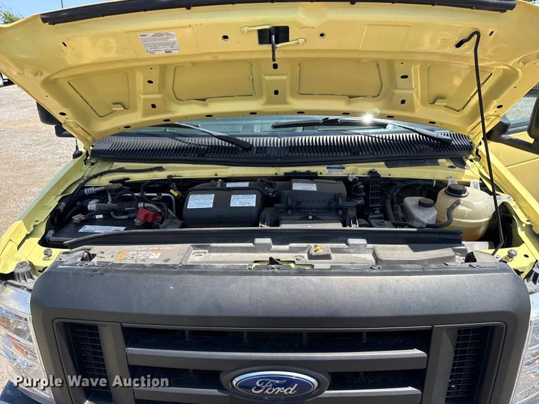 image for item EG6152 2021 Ford E450 Super Duty delivery truck