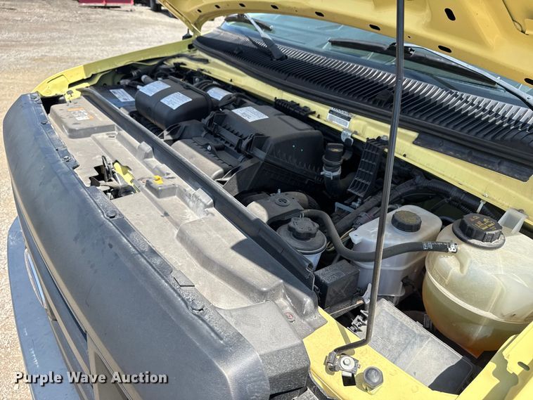 image for item EG6152 2021 Ford E450 Super Duty delivery truck