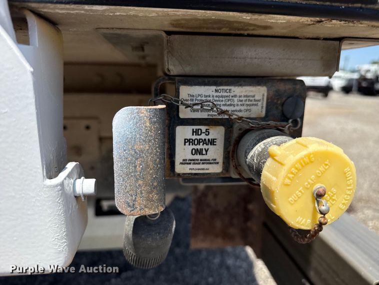 image for item EG6152 2021 Ford E450 Super Duty delivery truck