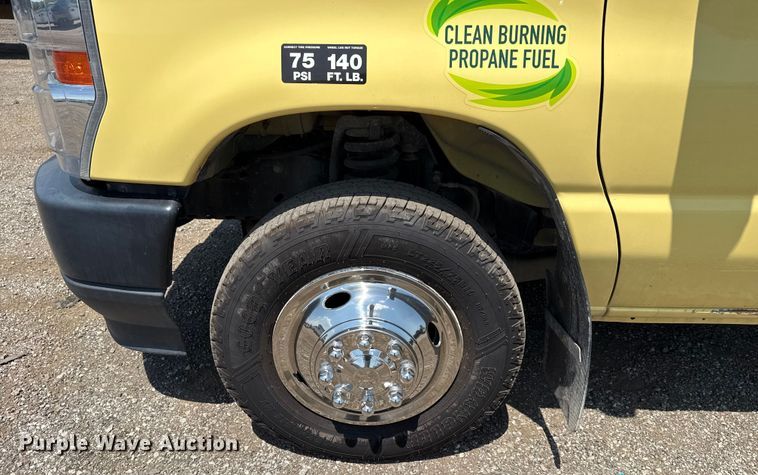 image for item EG6152 2021 Ford E450 Super Duty delivery truck