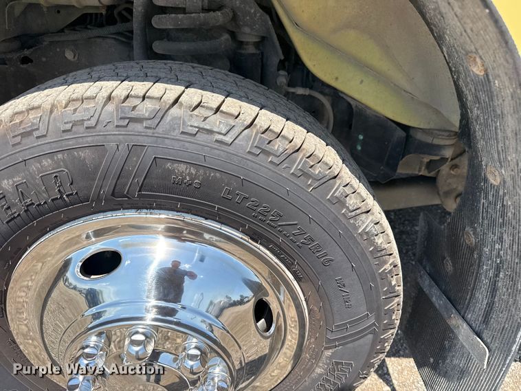 image for item EG6152 2021 Ford E450 Super Duty delivery truck