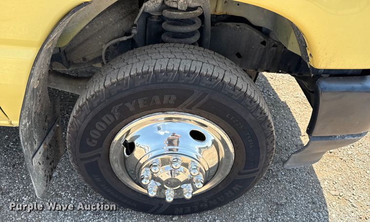 image for item EG6152 2021 Ford E450 Super Duty delivery truck