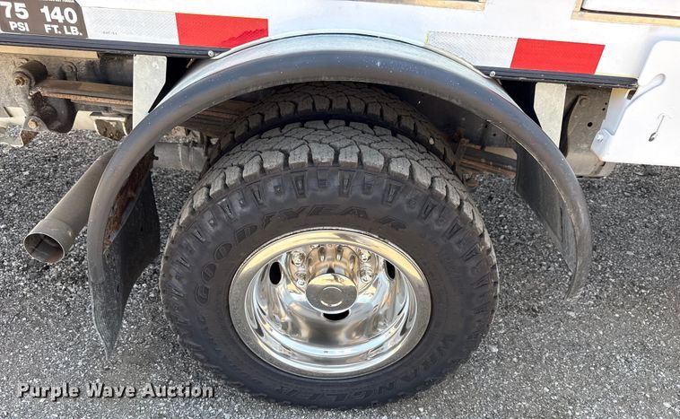 image for item EG6152 2021 Ford E450 Super Duty delivery truck