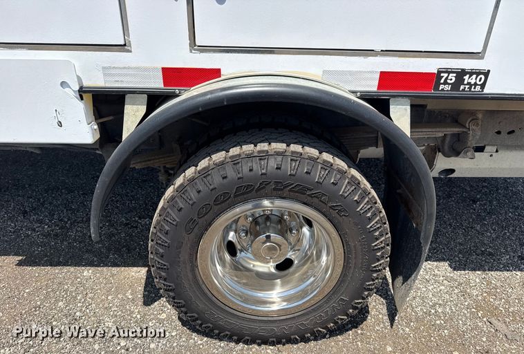 image for item EG6152 2021 Ford E450 Super Duty delivery truck