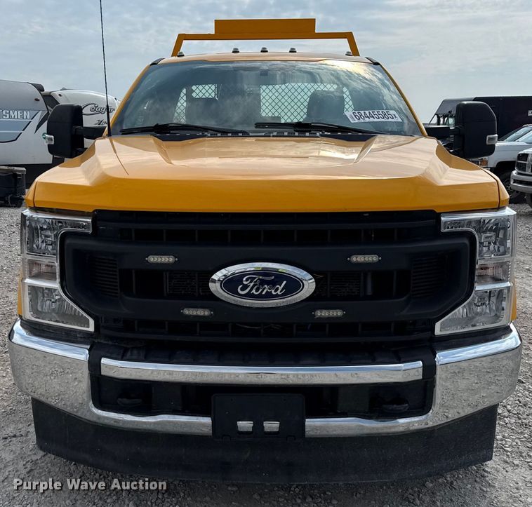 image for item EJ4789 2022 Ford F350 Super Duty utility bed pickup truck