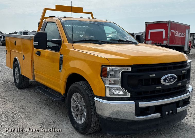 image for item EJ4789 2022 Ford F350 Super Duty utility bed pickup truck