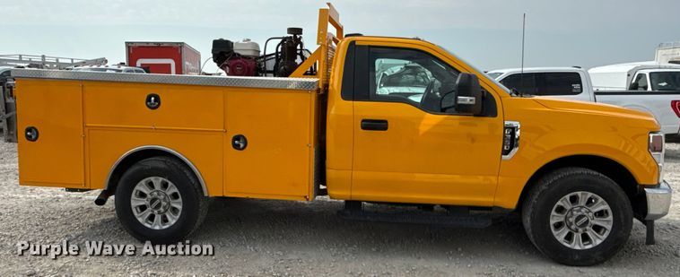 image for item EJ4789 2022 Ford F350 Super Duty utility bed pickup truck