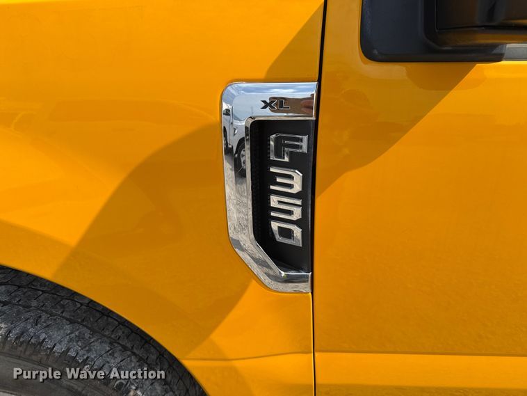 image for item EJ4789 2022 Ford F350 Super Duty utility bed pickup truck