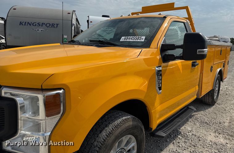 image for item EJ4789 2022 Ford F350 Super Duty utility bed pickup truck