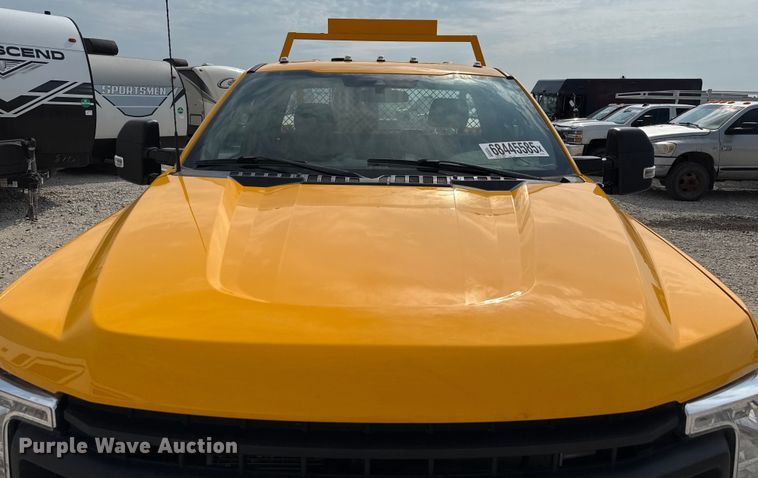 image for item EJ4789 2022 Ford F350 Super Duty utility bed pickup truck