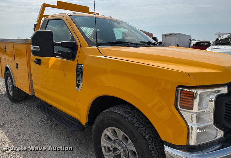 image for item EJ4789 2022 Ford F350 Super Duty utility bed pickup truck