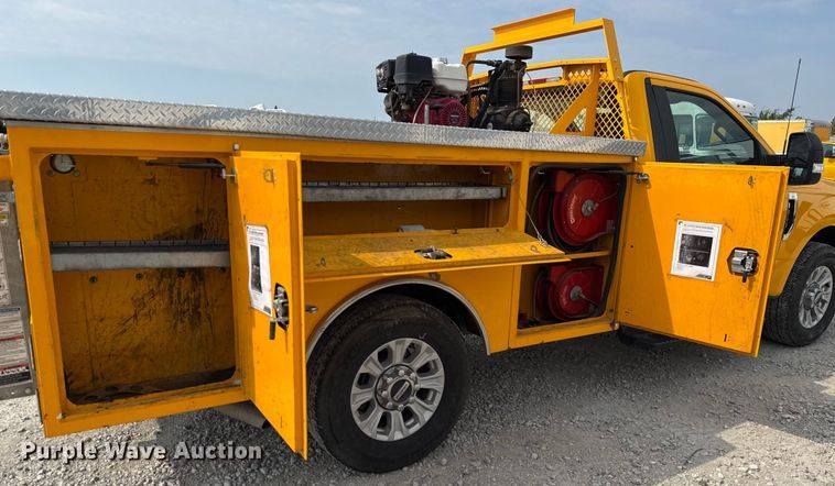 image for item EJ4789 2022 Ford F350 Super Duty utility bed pickup truck