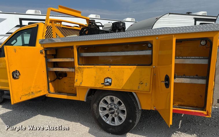 image for item EJ4789 2022 Ford F350 Super Duty utility bed pickup truck