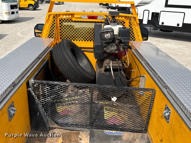 image for item EJ4789 2022 Ford F350 Super Duty utility bed pickup truck