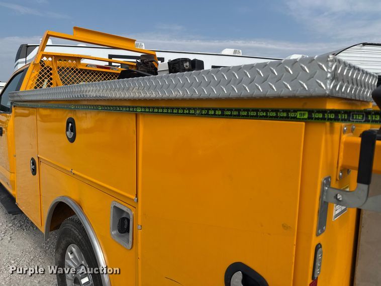 image for item EJ4789 2022 Ford F350 Super Duty utility bed pickup truck