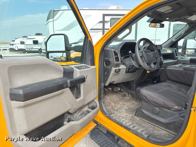 image for item EJ4789 2022 Ford F350 Super Duty utility bed pickup truck